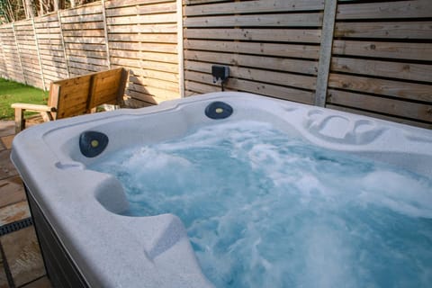 Wern Y Glais - 2 Bedroom Cottage - Glais (3899)