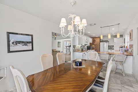 Daytona Beach Oceanfront Pet Friendly Airbnb Dining room