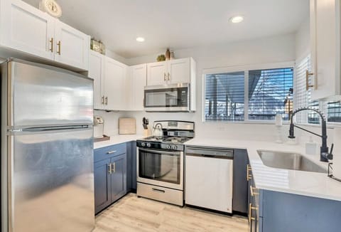 Fully Equipped Kitchen (complimentary Coffee, Hot Cocoa, Tea)