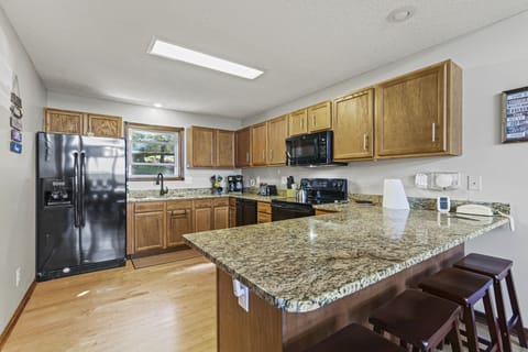 A fully-stocked kitchen with ample counter space ensures that a homemade meal (or takeout!) is easy to achieve.