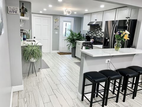 Kitchen (open concept)