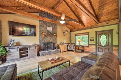 Franklin Vacation Rental | 3BR | 3BA | 3,200 Sq Ft | Stairs Required