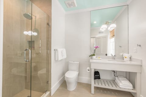 En suite bathroom with shower