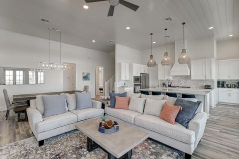 2nd Floor Living Area