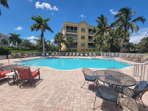 Bella Lago Swimming Pool