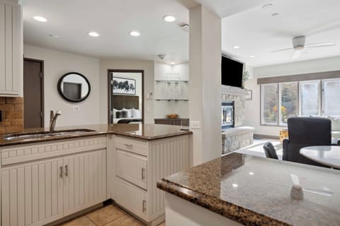 f230-2413_53940765326_o