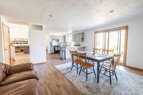 Three bedroom house in quiet neighborhood. House in Bend