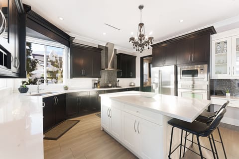 Large island with bar stools