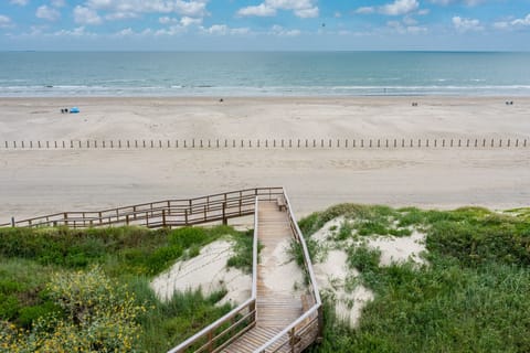 You’ll love the complex’s private boardwalk right down to the beach!!!