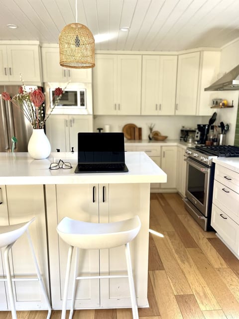 Breakfast bar perfect for computer work.