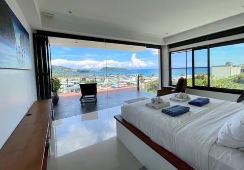 Andaman Hills - panoramic sea view house with maid (9304)
