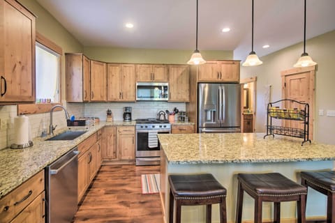 Kitchen | Cooking Basics | Paper Towels/Trash Bags Provided