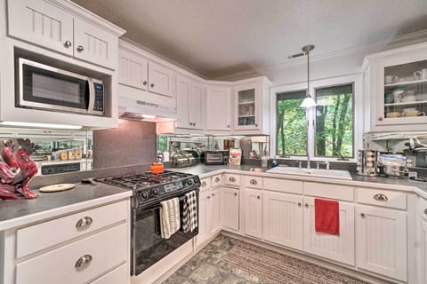 Kitchen | 2nd Floor | Dishwasher | Gas Stove