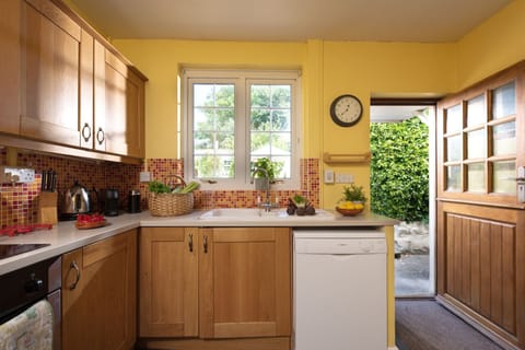 The kitchen, oven and hob, dishwasher - Pump Cottage