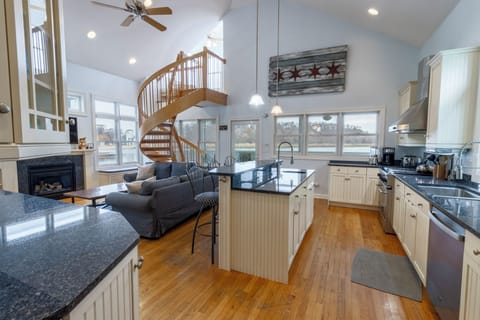 Main Level | Kitchen