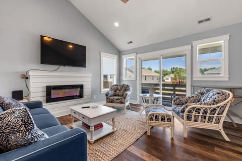 KDN9719: Barefoot By the Bay | Top Level Living Area