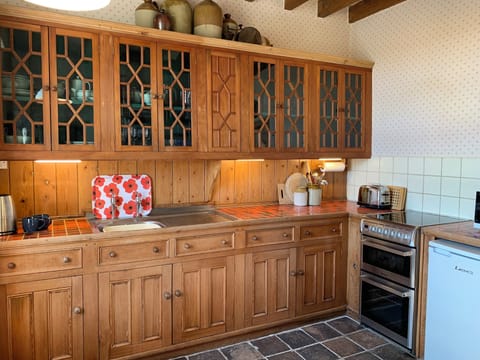 fully equipped farmhouse kitchen 