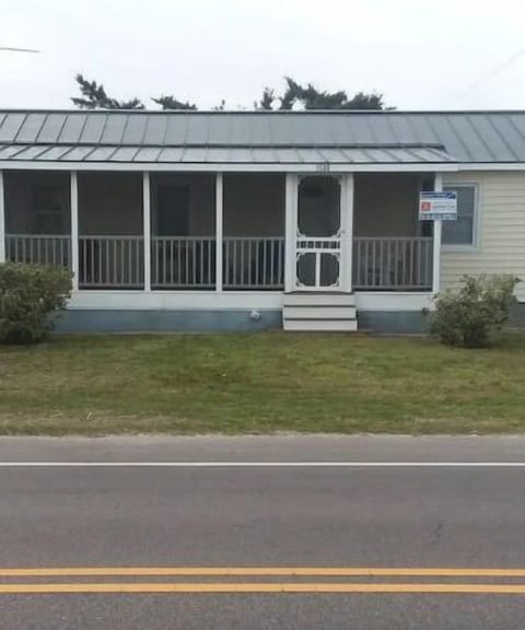 Front entry from across Hwy 421 (South Lake Park Blvd)