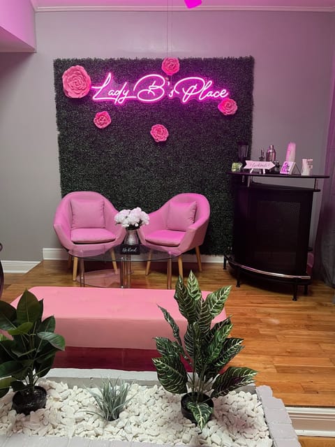 Lady B's Lounge great for photoshoot.