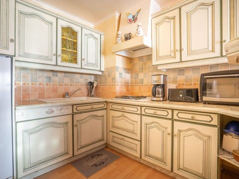 Cabinetry, Countertop, Property, Drawer, Building, Kitchen, Wood, Interior Design, Flooring, Kitchen Appliance