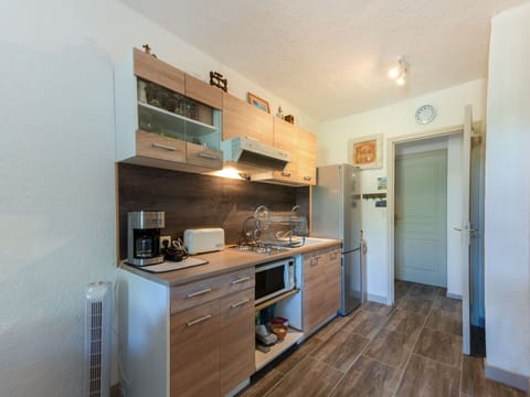 Cabinetry, Furniture, Property, Countertop, Building, Drawer, Wood, Kitchen Appliance, Kitchen, Interior Design