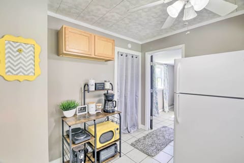 Kitchenette | Equipped w/ Cooking Basics