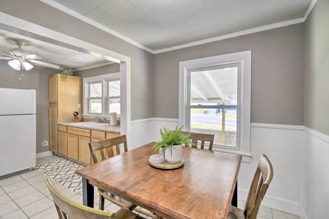 Dining Area | Dishware & Flatware Provided