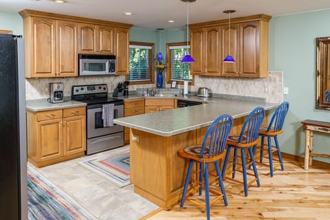 Counter seating for 3