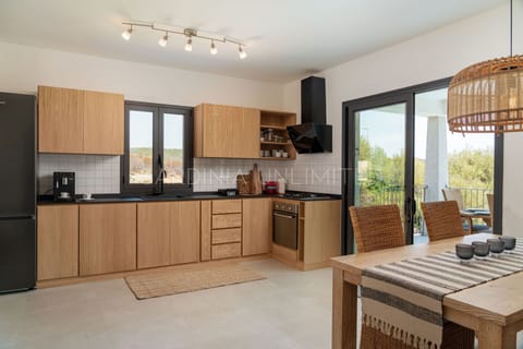 holiday villa for rent with kitchen budoni