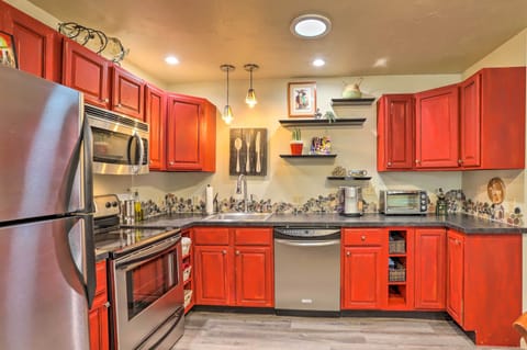 Kitchen | Equipped w/ Cooking Essentials