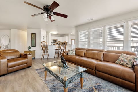 PC1424: Whispering Sound | Living Area