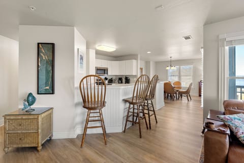 PC1424: Whispering Sound | Living Area and Kitchen