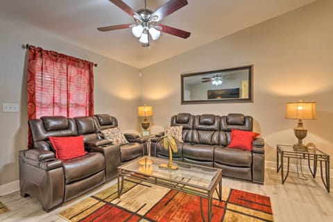 Pensacola Vacation Rental | 2BR | 2BA | Step-Free Access | 1,000 Sq Ft