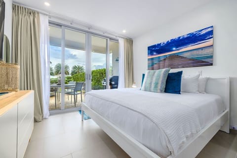 King Size Bed and Patio Access
