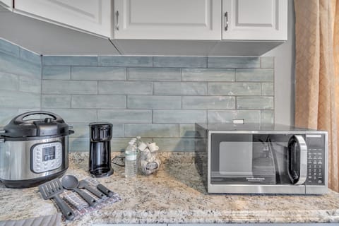 Microwave, Oven, Indoors, Room, Kitchen