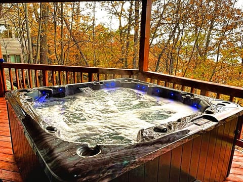 New 8 person 88-Jet Hot Tub