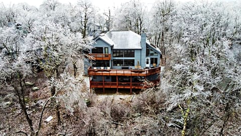 Wildbriar Lodge for your multifamily getaway in the Blue Ridge Mountains