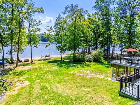 Relax and unwind at this stunning lakefront retreat with a 120-foot private beach. Enjoy the spacious yard, breathtaking views, and multiple deck areas perfect for outdoor dining and relaxation. Your perfect lake getaway starts here! ☀️