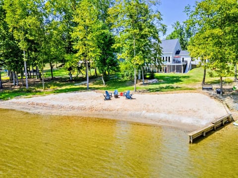 120 Foot Private Beach! Relax on your private sandy beach with 160+ feet of pristine shoreline and a gentle, sandy lake bottom—perfect for swimming and wading. Enjoy warm freshwater, stunning views, and ultimate lakefront relaxation! ️✨