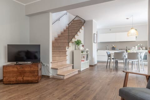 Property, Furniture, Wood, Interior Design, Flooring, Building, Table, Plant, Living Room, Floor