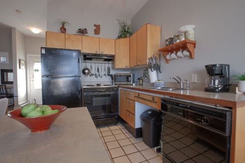 Kitchen-fully stocked