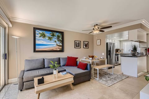 Walk into your new Costa Mesa home, with your friends and family, and enjoy an abundance of style, accessories, decor, and comfort.