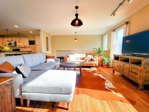 Upstairs living room - open floor plan to kitchen and dining room