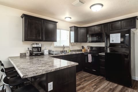 Kitchen // Huge space for cooking and making meals!