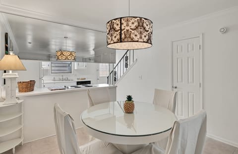 Dining for 2-6 