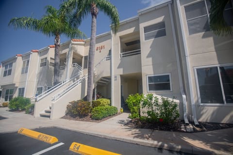 First floor condo , Reserved Parking lot included 