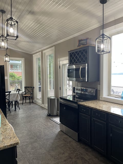 Kitchen & dining with lake view. 