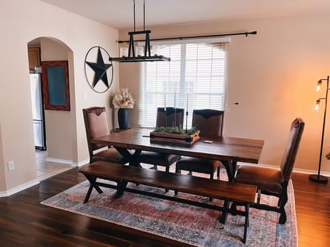 Dine with the whole family. With bench and other seats you can seat up to 10