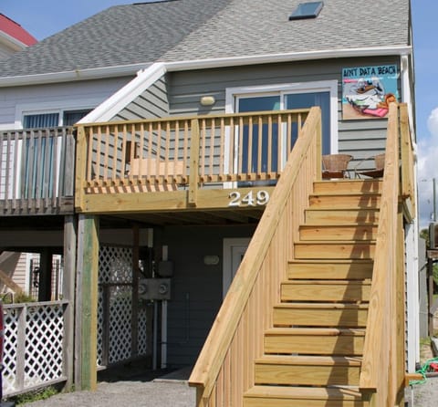 Ain't Dat  A Beach Streetside Exterior - Upper Unit