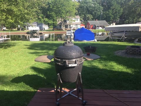 Enjoy grilling on the Kamado charcoal grill